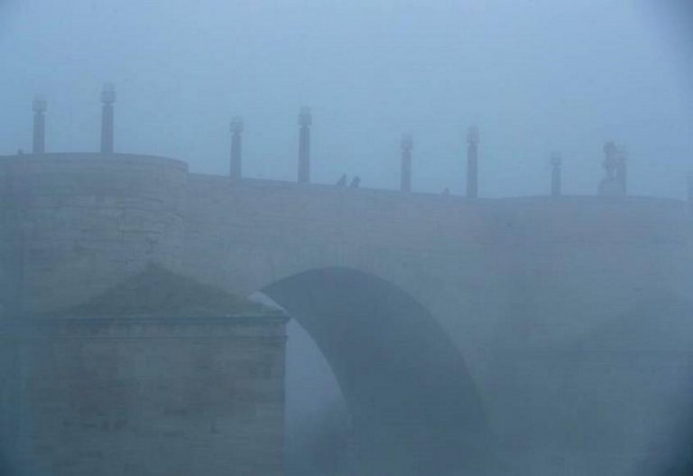 Nieblas matinales extensas y localmente persistentes en España