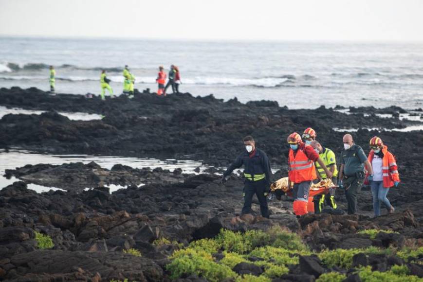 FOTOGRAFÍA. ÓRZOLA (HARÍA) CANARIAS (ESPAÑA), 25.11.2020. Efectivos de los servicios de emergencia y los cuerpos de seguridad. Efe