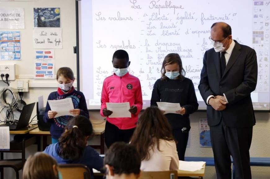 OTOGRAFÍA. PARÍS (FRANCIA), O2.11.2020. Conflans-sainte-honorine (France), 02.11.2020.- French Prime Minister Jean Castex (R) attends a homage. Efe