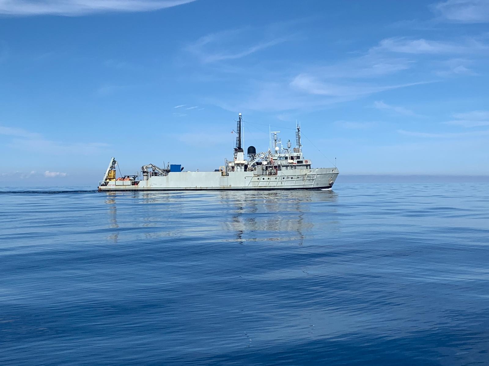 La Armada Española. Bajo del Ebro. Ñ Pueblo FOTOGRAFÍA. BARCELONA (ESPAÑA), 10.11.2020. Vista de un buque de la Armada Española en el Delta del Ebro. La Armada Española localiza e identifica la avioneta siniestrada en aguas próximas al Delta del Ebro. Lasvocesdelpueblo (Ñ Pueblo)