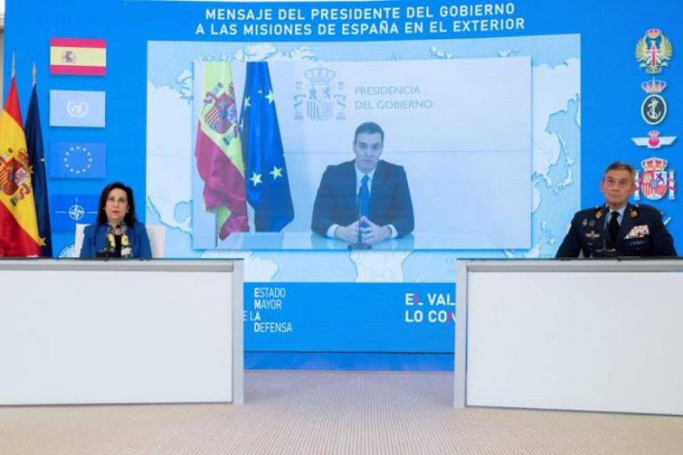 Sánchez a los militares: «Gracias por su servicio a España»