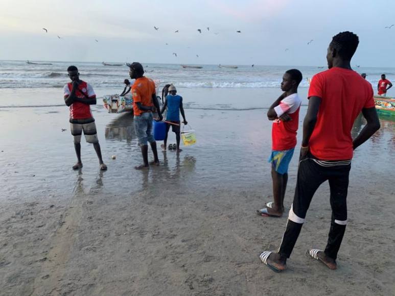 FOTOGRAFÍA. BAJUL (GAMBIA), 19.12.2020. En Gambia, no conseguir acabar el viaje hacia Europa es un fracaso. Efe