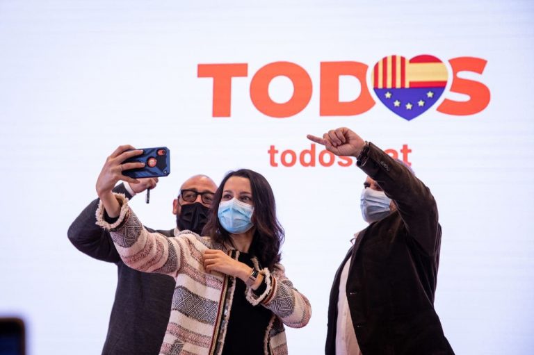 Cs y PP fuera del Ayuntamiento de Barcelona, según barómetro municipal no pregunta por VOX