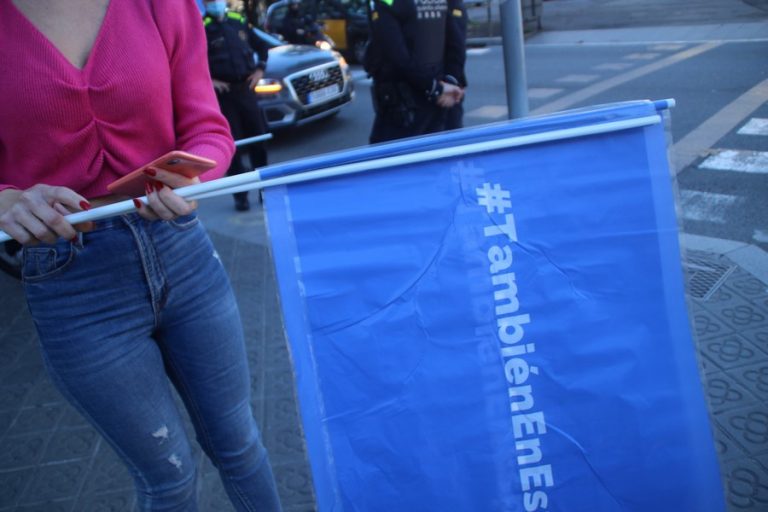 «Instamos al Ejército a tomar medidas urgentes y a actuar pacíficamente» en España