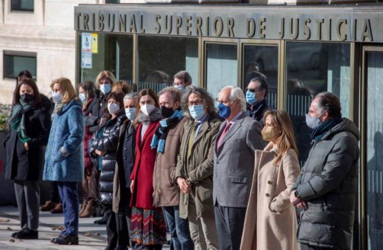 Apoyan a la juez apuñalada en Segovia