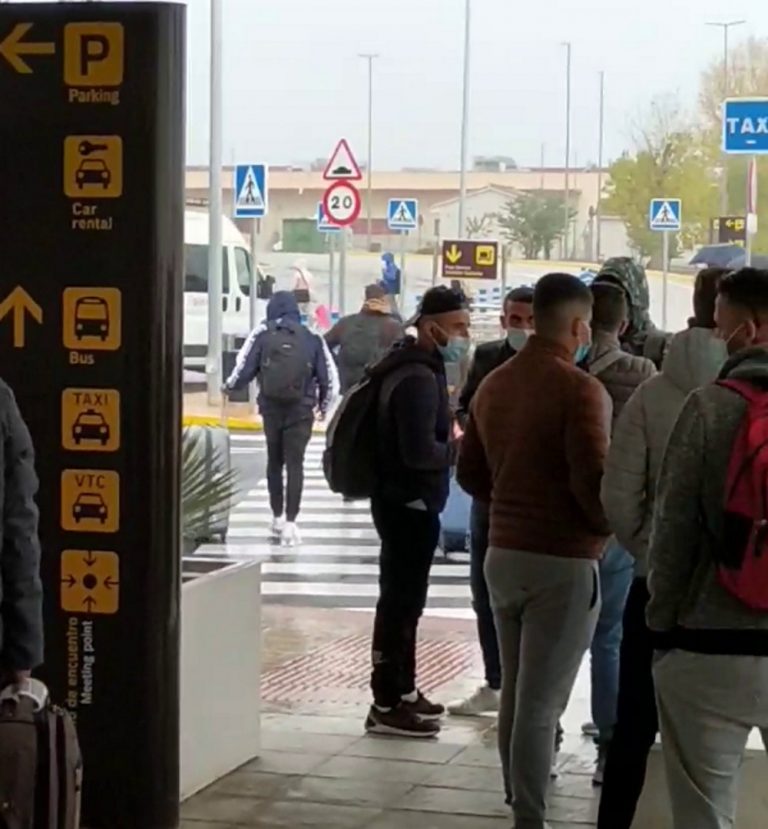 VOX pide al Gobierno «localizar» a los inmigrantes ilegales trasladados de Canarias a la Península