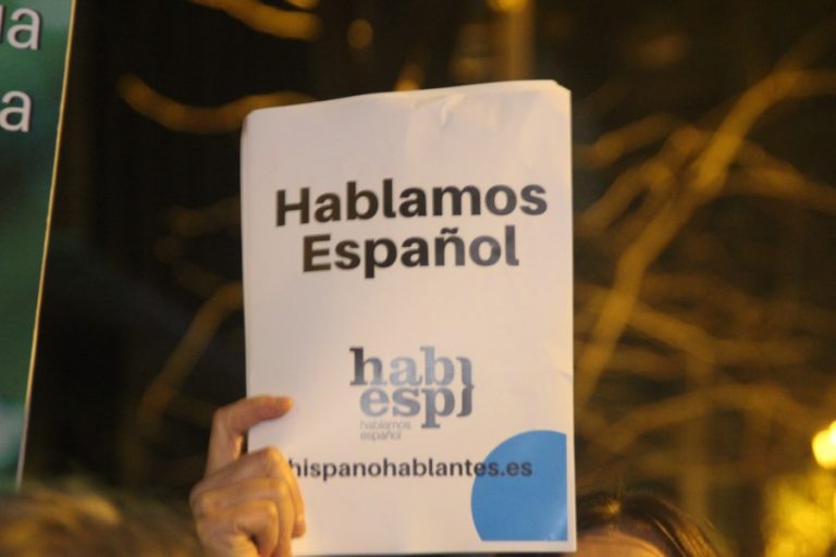 La izquierda a Sánchez e Iglesias: «Nosotras los parimos y nosotras decidimos su Educación»