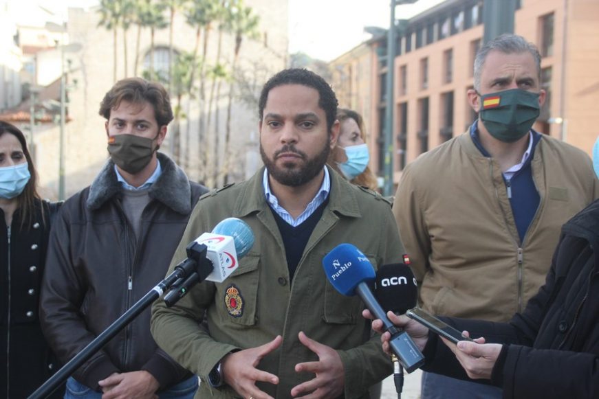 FOTOGRAFÍA. (GERONA), 19.12.2020. El secretario general de VOX, Francisco Javier Ortega Smith-Molina, y el candidato al 1F, Ignacio Garriga. Ñ Pueblo (1)