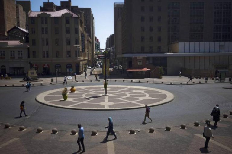 La nueva cepa del covid 19 estimula un récord de contagios en Sudáfrica