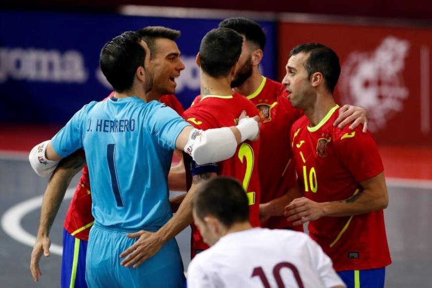 FOTOGRAFÍA. LAS ROSAS (MADRID) ESPAÑA, 08.12.2020. El delantero español Sergio Lozano (izq, detras) celebra con sus compañeros Jesús Herrero (i), Ortiz (c) y Adri (d). Efe