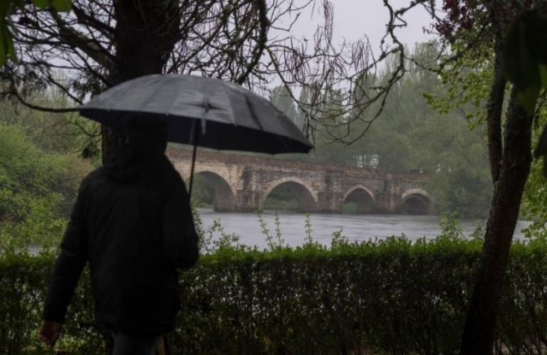 Precipitaciones localmente fuertes con intervalos de viento fuerte en España