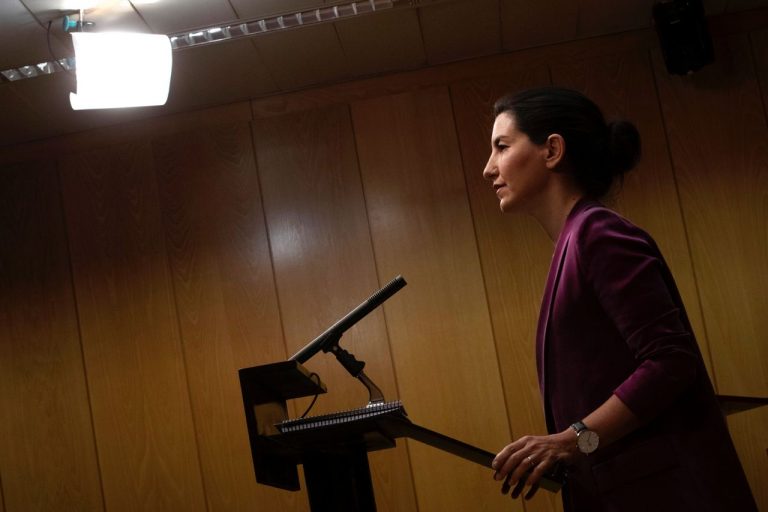 «¿Podemos seguir con un Gobierno negligente en una España con 70.000 muertos por covid 19?»