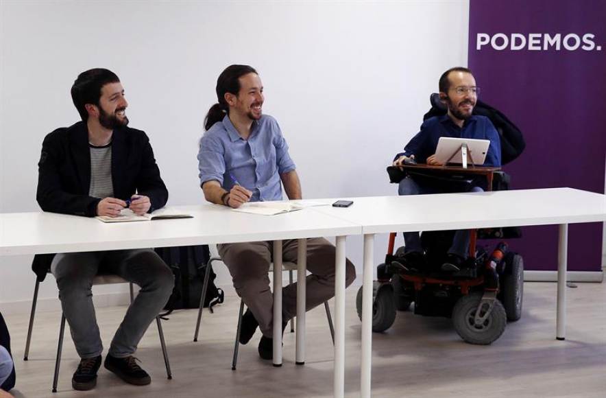 FOTOGRAFÍA. MADRID (ESPAÑA), AÑO 2020. El secretario general de Podemos, Pablo Iglesias (c), junto al secretario general en Aragón, Pablo Echenique (d). Efe