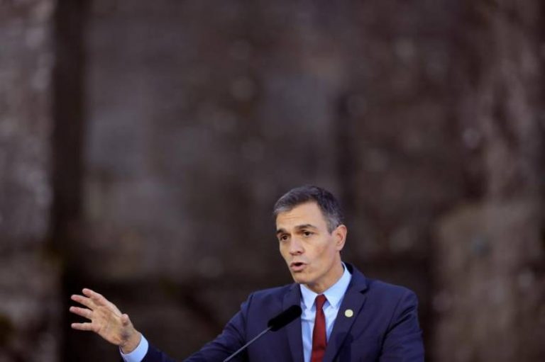 Sánchez: Hay que legar «hasta el final en la investigación al Rey»