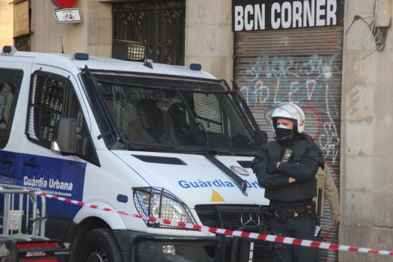 Mozos de Escuadra y Guardia Urbana atenderán denuncias en una oficina conjunta en Barcelona