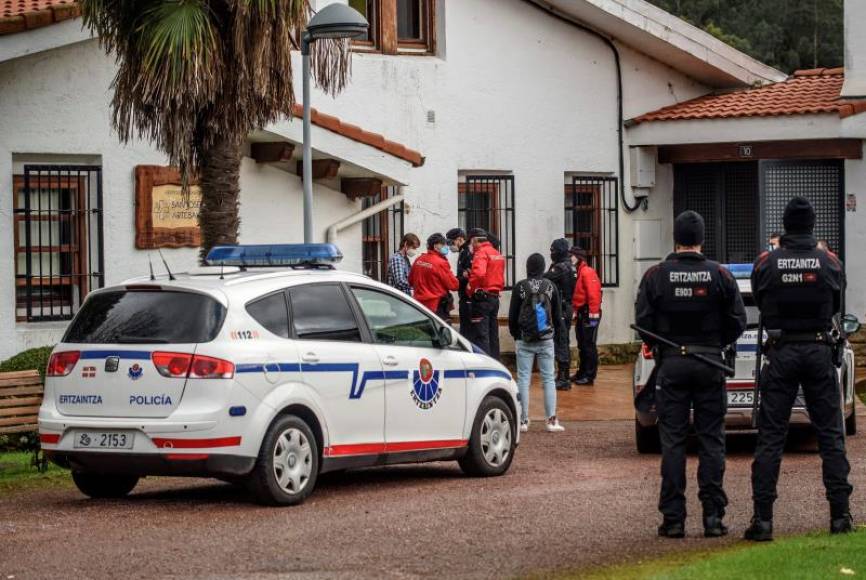 FOTOGRAFÍA. VIZCAYA (ESPAÑA), 08.12.2020. 67 asistentes a una fiesta, hospedería de un convento de Derio (Vizcaya). Efe