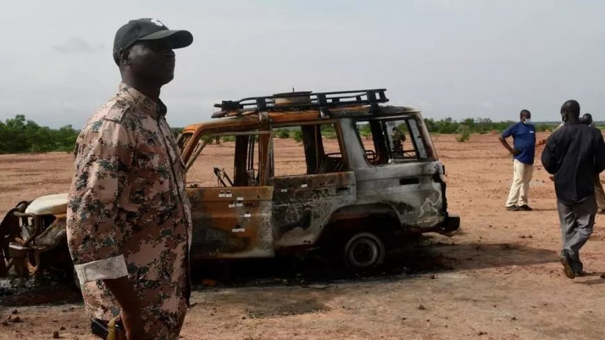 FOTOGRAFÍA NIAMEY (NIGER), 21.08.2020. A Nigerien soldier stands guard in the Kouré Reserve, about 60 km from Niamey on August 21. Afp