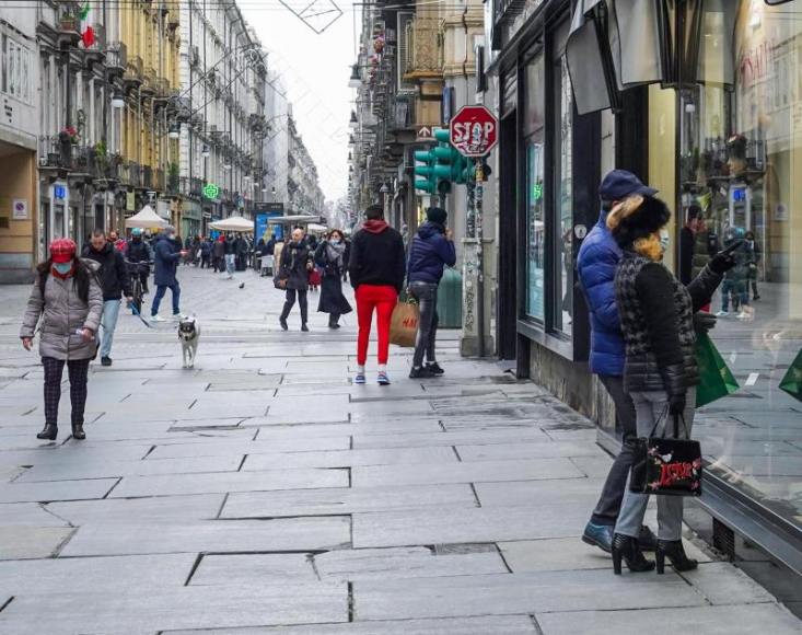 FOTOGRAFÍA TURÍN (PIAMONTE) ITALIA, 08.01.2021. Imagen de una calle en Turín cuando el Gobierno italiano ha decidido que desde el próximo día 10 y hasta el 15E. Efe