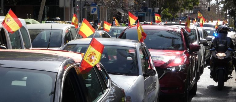 Exitosa caravana por la Libertad Educativa de VOX en Alicante contra la Ley Celaá