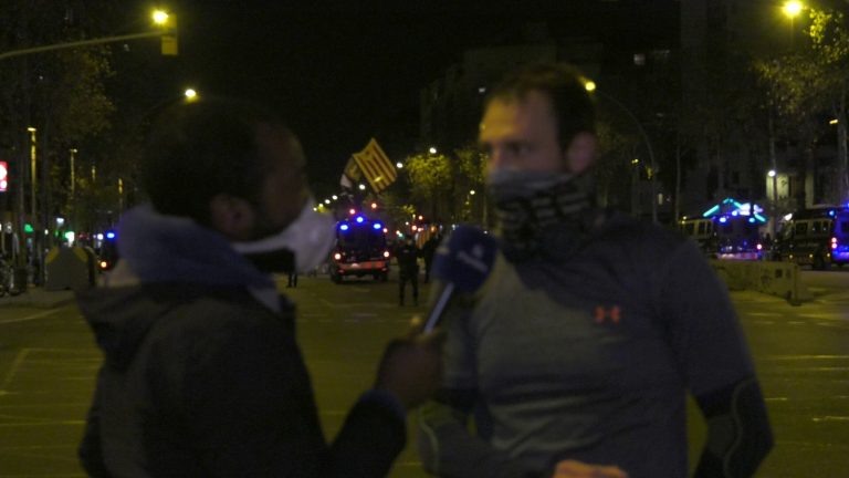 Vecino: «Se va a liar al final, Sr. Ada Colau deje ya de permitir que se corte la Meridiana, estamos hartos»