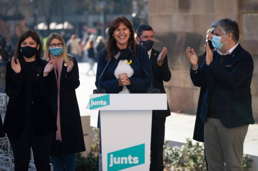 FOTOGRAFÍA. BARCELONA (ESPAÑA), 03.01.2021. La cabeza de lista por Barcelona, Laura Borras (c), junto a sus compañeros de Gerona, Gemma Geis (i), y por Tarragona, Albert Batet (d). Efe