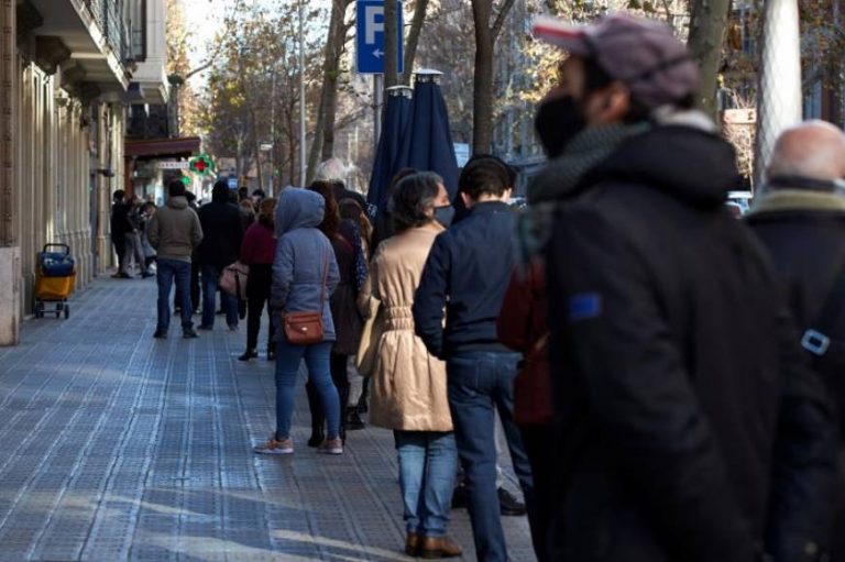 Cataluña cierra ocio, gimnasios y municipios