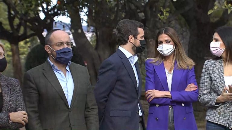 El PP Cataluña pierde la confianza en su diputada separatista después de que Eva Parera Escrichs le clavara al PP el cuchillo en la espalda e hiciera pis sobre el PP