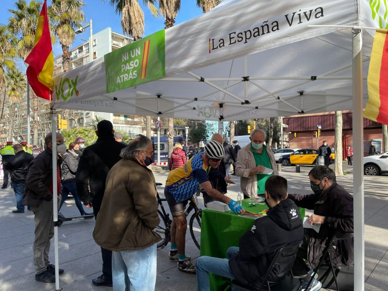 VOX desafía a violentos Antifascistas el primer día de campaña del 14F en Barcelona