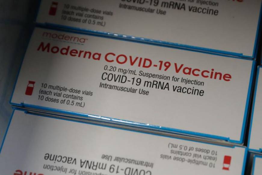 FOTOGRAFÍA. MADRID (ESPAÑA), 31.01.2021. Las 52.000 dosis de la vacuna contra el coronavirus de Moderna que estaban previstas que llegaran este domingo a España. Efe