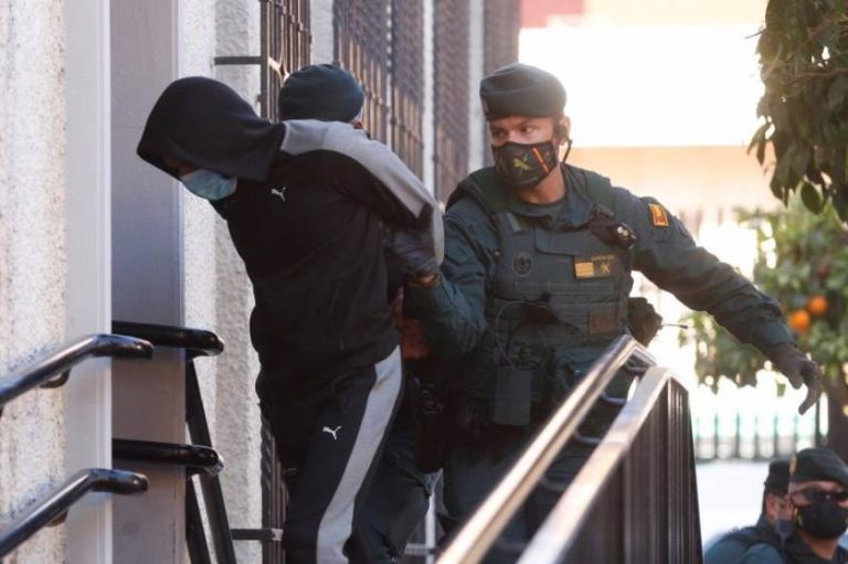 Prisión y sin fianza al individuo que atacó con ácido a su exnovia y amiga de ella