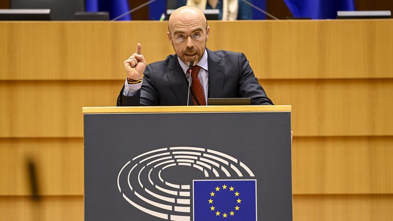 Buxadé pregunta a la Comisión Europea por los 40 ataques contra VOX, 100 amenazas de muerte y 90 por agresiones/vejaciones 