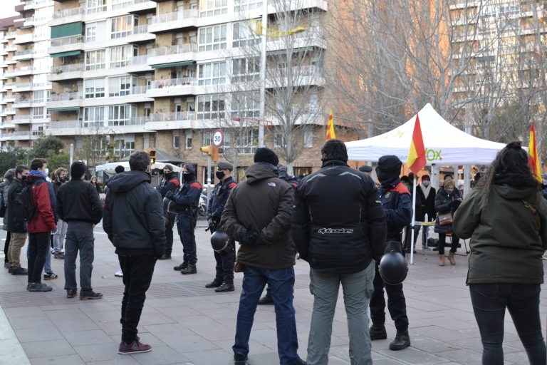 Retenidos, los «Einsatzgruppen» del separatismo y ultraizquierda que atacan Vox en Nou Barris (Cataluña)
