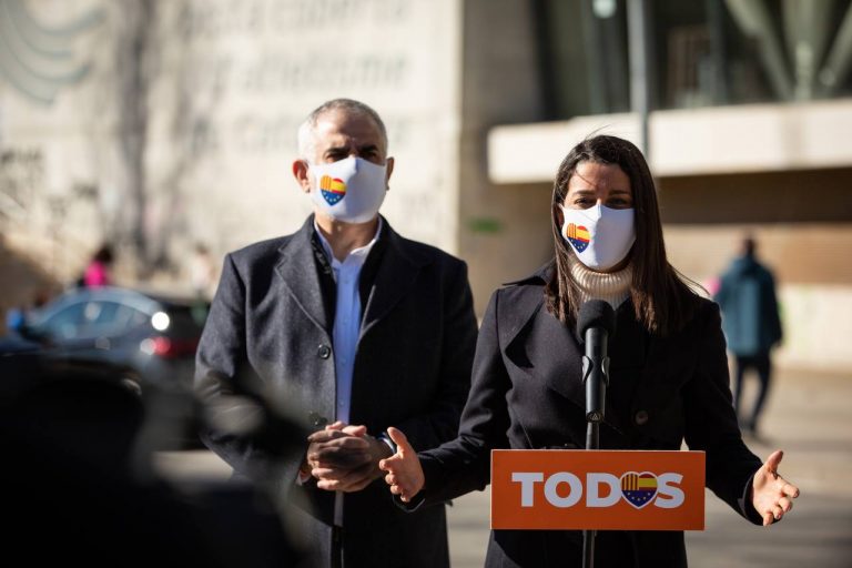 Ciudadanos: «El PP está en un bocadillo» de supervivencia: «VOX por la derecha y nosotros por la izquierda»