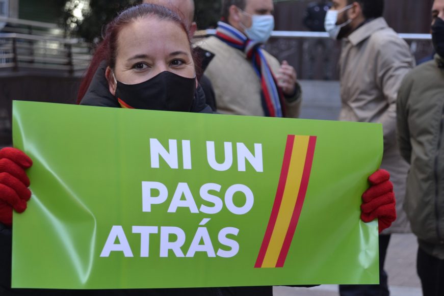 FOTOGRAFÍA. SAN FELIU DE LLOBREGAT (BARCELONA), 03.01.2021. Carpa Vox en San feliu de Llobregat (Barcelona). Ñ Pueblo (1)