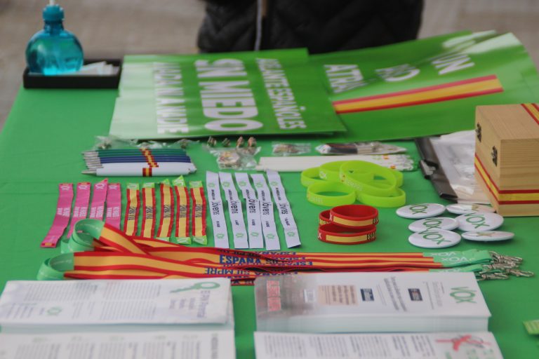 Vox irrumpiría en el Parlamento de Cataluña con hasta 10 escaños, según el CIS, mientras el PSC ganaría