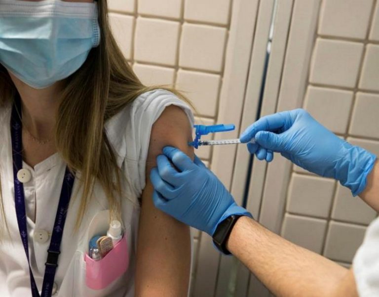 Atención Primaria y dentistas, próximos en vacunarse contra el covid 19 en España