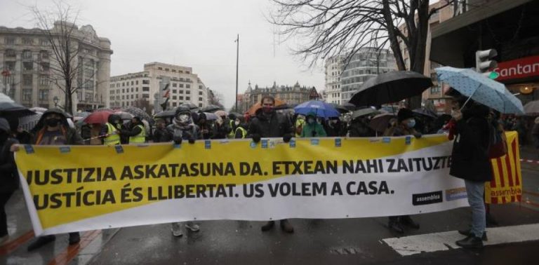 VOX rechaza los actos en favor de terroristas presos etarras y exige su prohibición