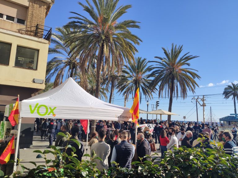 Vox se impone frente las trincheras del separatismo y extrema izquierda en Badalona (Cataluña)