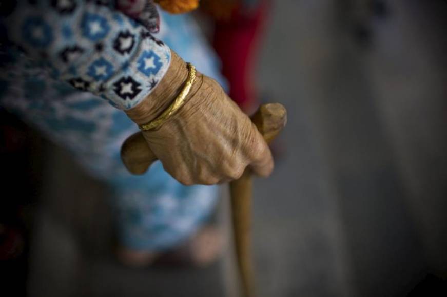FOTOGRAFÍA. BARCELONA (ESPAÑA), 26.02.2021. Los ancianos de la residencia Nuestra Señora de Meritxell, y la entidad «Xarxa d’Habitatge de l’Esquerra de l’Eixample» (XHEE). Efe