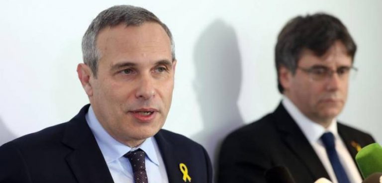 Cataluña| La Mesa del Parlamento mantiene la delegación de voto del golpista fugado Lluís Puig Gordi pese a la sentencia del Tribunal Constitucional