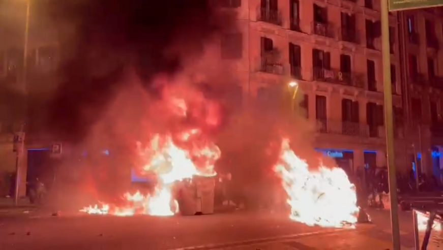 FOTOGRAFÍA. CALLE ARAGÓN DE BARCELONA (BARCELONA) ESPAÑA, 16,.0.2021. Varios grupos separatistas y de ultraizquierda. Ñ pueblo (1)