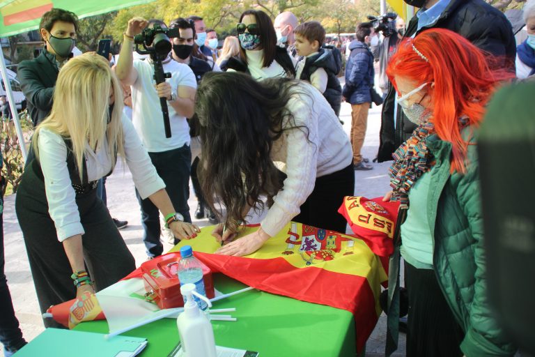 Mitin 14F de VOX en Castelldefels Barcelona con Macarena Olona, Ignacio Garriga y María Elisa García