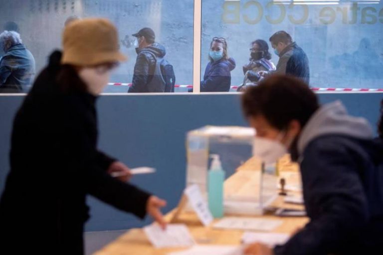 Cataluña llega mejor de lo previsto al 14F con la epidemia en fase de control