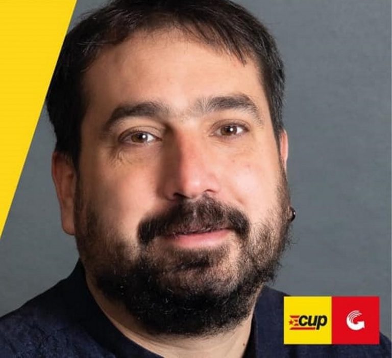 Un diputado electo de CUP al 14F entre los violentos que saquean comercios y atacan Mozos y Policía Nacional por Pablo Hasel