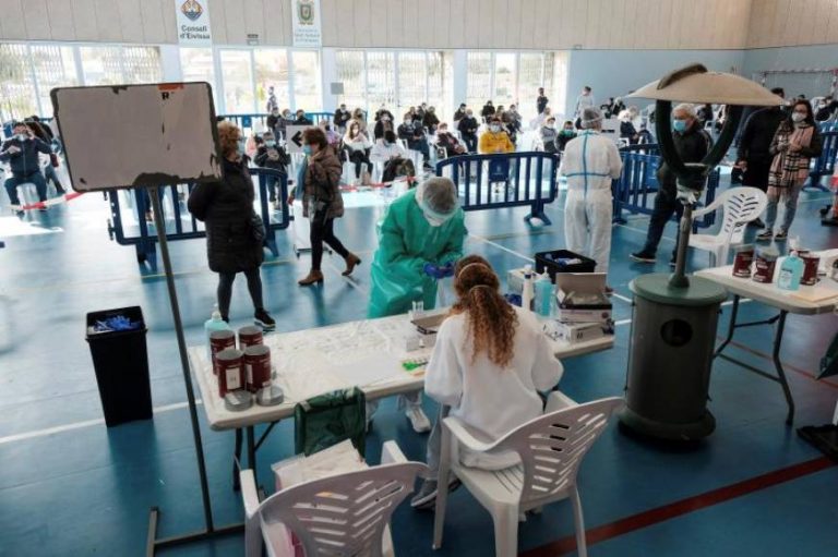 Sanidad notifica 28.565 nuevos contagios en España