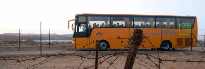 FOTOGRAFÍA. FUERTEVENTURA (ISLA CANARIA) ESPAÑA, 19.02.2021. Entrada en las instalaciones militares con el antiguo Centro de Internamiento para Extranjeros de Fuerteventura al fondo. Efe