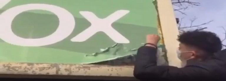 Los MENAS magrebíes ocultan el mensaje de VOX, ante el auge de VOX en su bastión de Cataluña