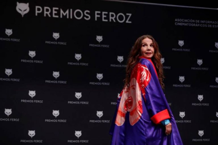 Victoria Abril: «Basta ya esta farsa covid 19, esto no es una pandemia es un «Plandemia», nos metemos vacunas que son experimentos»