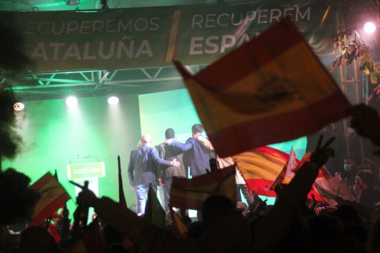 Vídeo del histórico cierre de campaña electoral del 14F de VOX en Plaza Artós de Barcelona con Abascal y los candidatos verdes