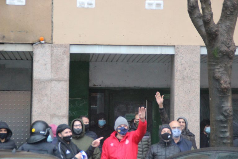 Las imágenes muestran a varios fascistas separatistas entre los acosadores de Macarena Olona (VOX) en Salt (Gerona) 